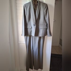 Le Suit Gray Women's Suit Set